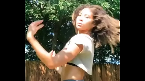 thumb cameltoe