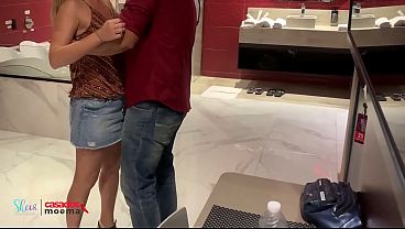 Marido ficou espiando eu namorar o amigo dele no motel e n&atilde;o acreditou no que fiz