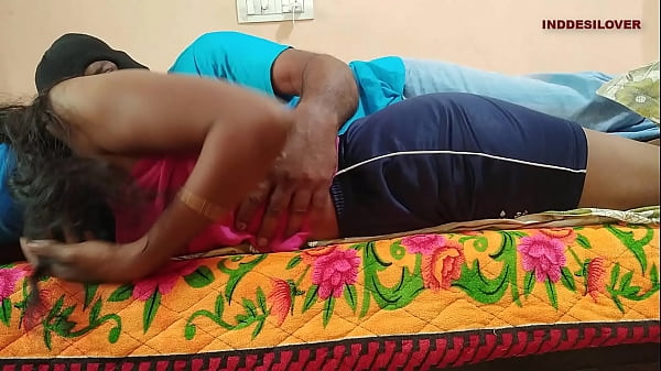 Download Video - पत्नी सेक्स वीडियो बनाकर पति को उत्तेजित करती है