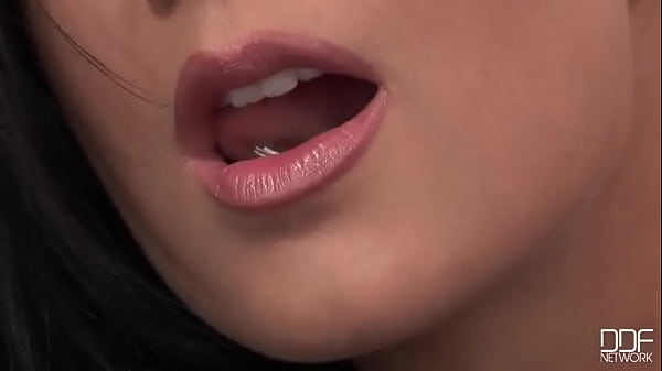 Paradise Between Her Thighs!