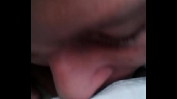 Venezuelan slut sucking in car and swallowing milk