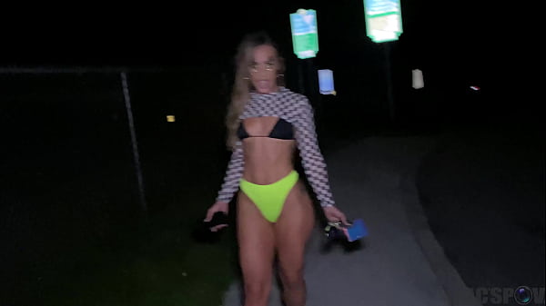 PAWG Kelsi Monroe Dresses Up for A Spooky Halloween and Gets Fucked Outdoors at Night