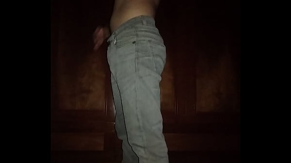 Download Video - Kh&ocirc;ng c&oacute; ai x&eacute; gi&ugrave;m n&ecirc;n tự tay x&eacute; sịp chơi