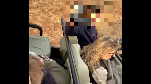 Download Video - je lui suce la bite en plein safari&comma; il jouit dans ma bouche et j'avale tout