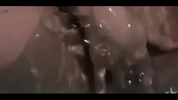Download Video - Gozei deliciosamente na minha banheira tocando o dedinho no meu cuzinho apertado e uma siririca at&eacute; gozar indo uma rola&period; &lpar;Completo no Red&rpar;