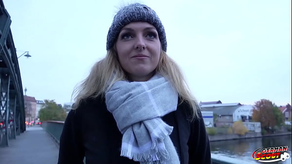 GERMAN SCOUT - Deutsche Studentin Amelie bei Fa...