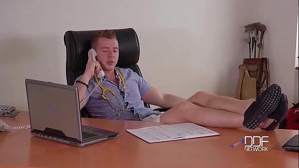 Milf Chessie Kay's last minute hardcore titty fuck at the Doctor’s office