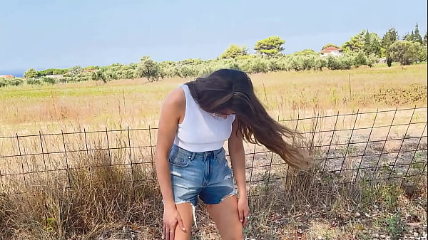 Download Video - Talia WETTING her jeans and panties on a afternoon walk