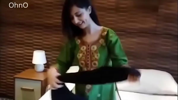 Indian Actress Elli Avram Leaked Video Hotel Cam 2016 You Tube - YouTube.MKV