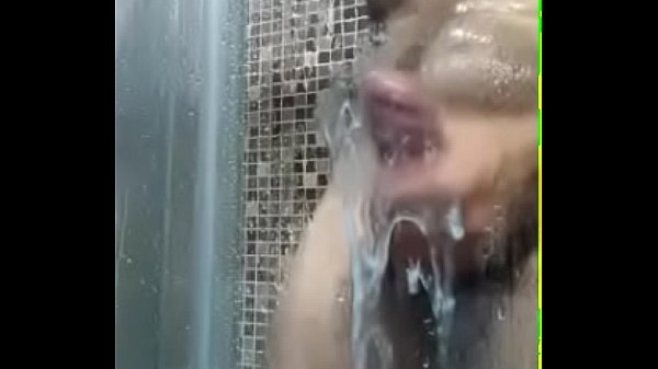 Download Video - Caralhudo lindo gozando no banho