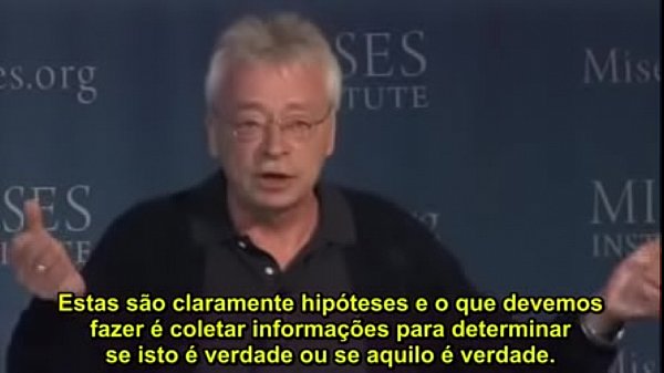 Hans-Hermann Hoppe arregaça economistas mainstream com uma argumentação grande e dura