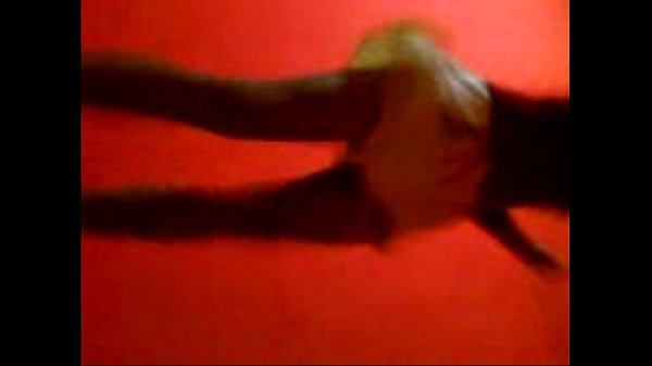 GATINHA LOIRINHA DANÇANDO E SE MOSTRANDO GOSTOSA