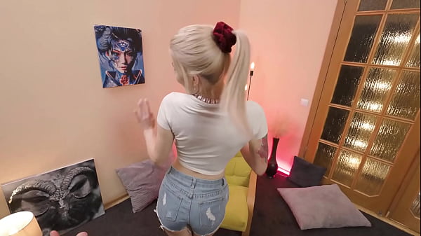 skinny Monroe Fox extreme face fucked