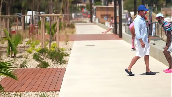 Et dieu cr&eacute;a Barbie...ou plut&ocirc;t ...marie ! #barbie #video #porn #french #fantasme