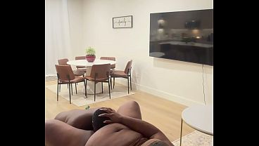 彼が私を激しく突き上げると、この大きなおっぱいが揺れる