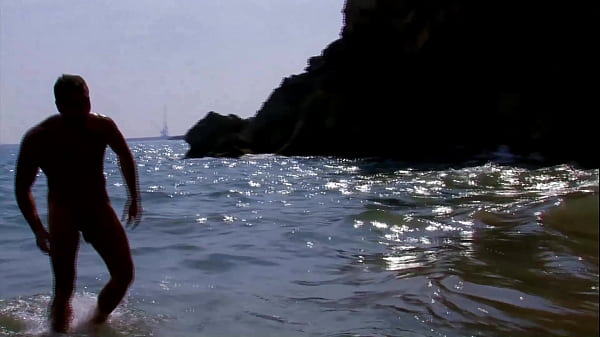 With The Waves Crashing About Her Isabelle Solis Has Anal On The Beach