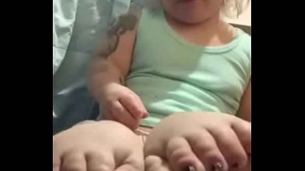 Törpe duci csaj a webkamera előtt