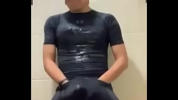 Sục cặc bắn tinh