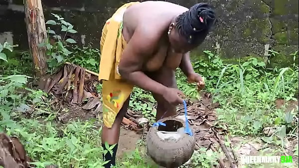 Download Video - My neighbor offered to fuck me before giving me some vegetables from his garden