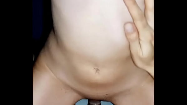 Download Video - La hermanita de mi mejor amigo monta con una profesional y come semen 18 reci&eacute;n cumpliditos