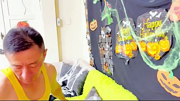 Stepdad and big-assed stepdaughter celebrate Halloween by fucking until they climax