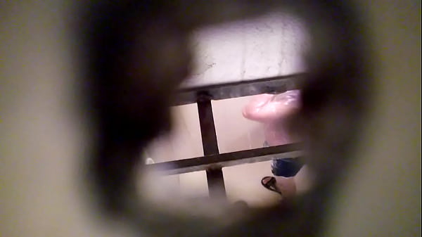 Download Video - espiando a mi vecino en el ba&ntilde;o