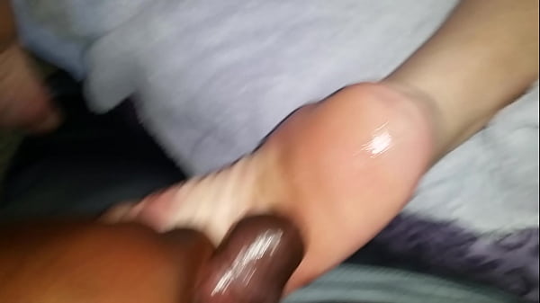Cumshot on mature slut Joanna soles