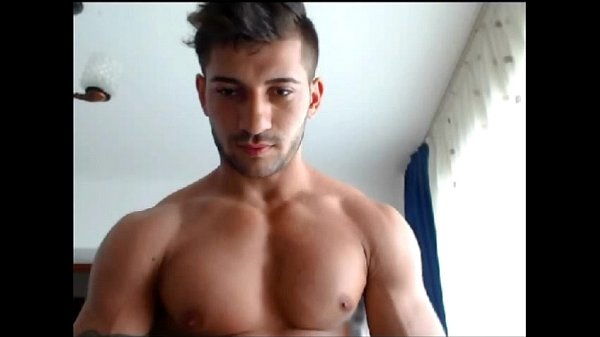 Cute 21yo muscle boy flexes his big muscles on ...