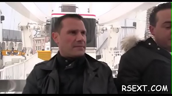 Hottie takes it up the a-hole