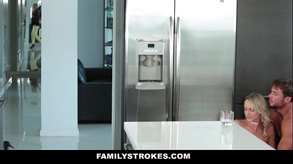 Download Video - FamilyStrokes - Don't Tell StepMom I &lpar;Emma Hix&rpar; fucked My StepDad