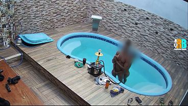 Corno grava Hotwife safada fodendo na piscina com o amante Realizador Baiano assistindo Jogo da Copa do mundo. caiu na net