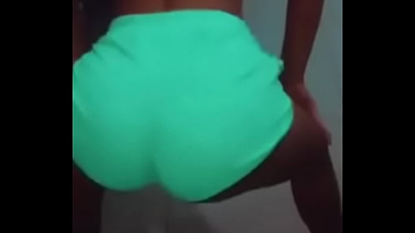 Novinha gostosa dan&ccedil;ando pagod&atilde;o