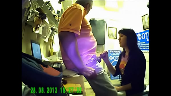 Girl gives blowjob to boss on spycam