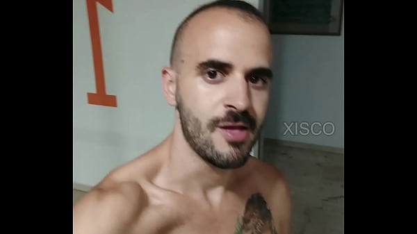 Walking around the building and I jerk off in t...