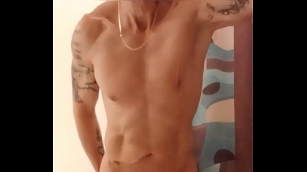 Download Video - Je baise mon cul de salope dans la salle de bains&comma;