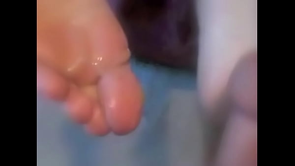 CUM SHOTS TO TEEN FEET