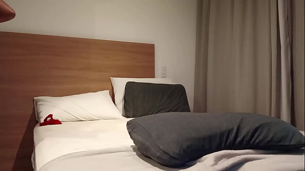 1o cena com ator porno bem dotado e marido filmando que delicia