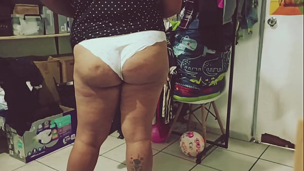 Mexican chubby bbw cleaning the room