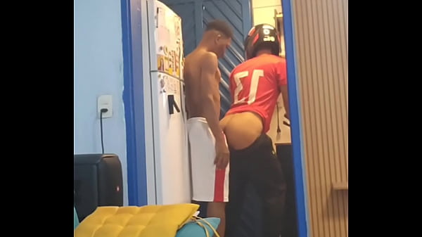 COMI O FILHO DA PUTA DO MOTOBOY VIADO