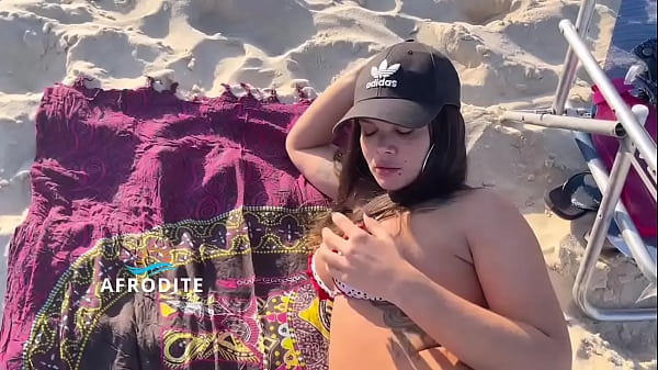 Download Video - Me masturbei na praia e o vendedor ambulante safado viu tudo Insta ofcafroditerj