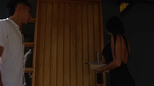 Colombian girl tastes and rides the big cock of one of her clients - Lele Mantilla