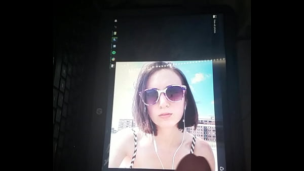 Fit hipster cum tribute