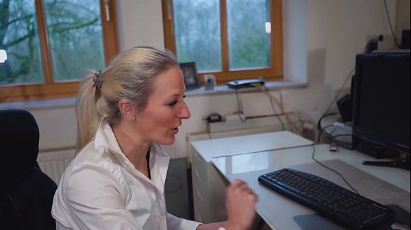 GUY WITH A HUGE BLACK DICK FUCKED HIS BLONDE MI...