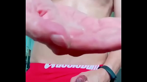 Quần đỏ chứng tỏ anh dâm lắm nha