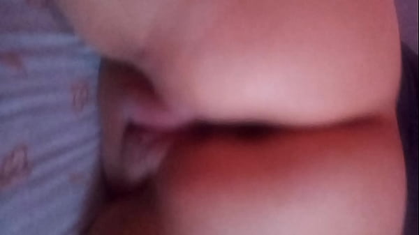 Le lleno el culo de mecos calientes