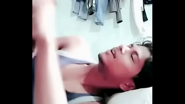 जो व्यक्ति अभी जूते पोलिश करने वाले