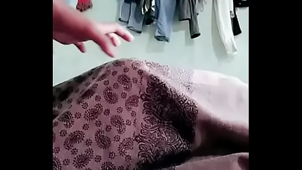 जो व्यक्ति अभी जूते पोलिश करने वाले