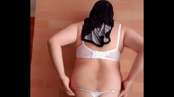 Sexy y coqueta Liseth en ropa interior, presume...