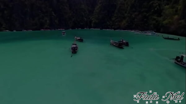 Amigas chamaram o vizinho   novinho para fuder