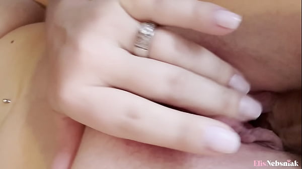 Download Video - Loira com buceta toda rosinha senta gostoso no pau do seu corninho - Elis Nebsniak